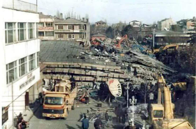 13 Mart 1992 Erzincan Depremi’nde kaybettiğimiz canlarımızı saygı ve rahmetle anıyoruz
