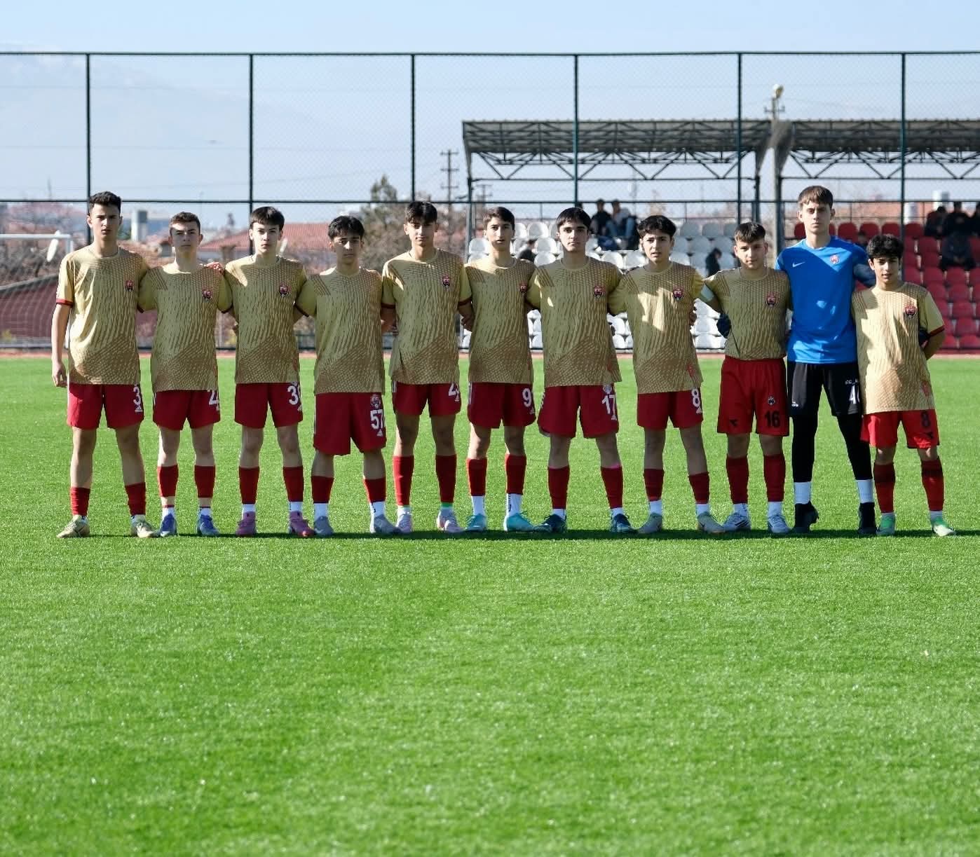ERZİNCANSPOR U15 TAKIMI DURDURULAMIYOR