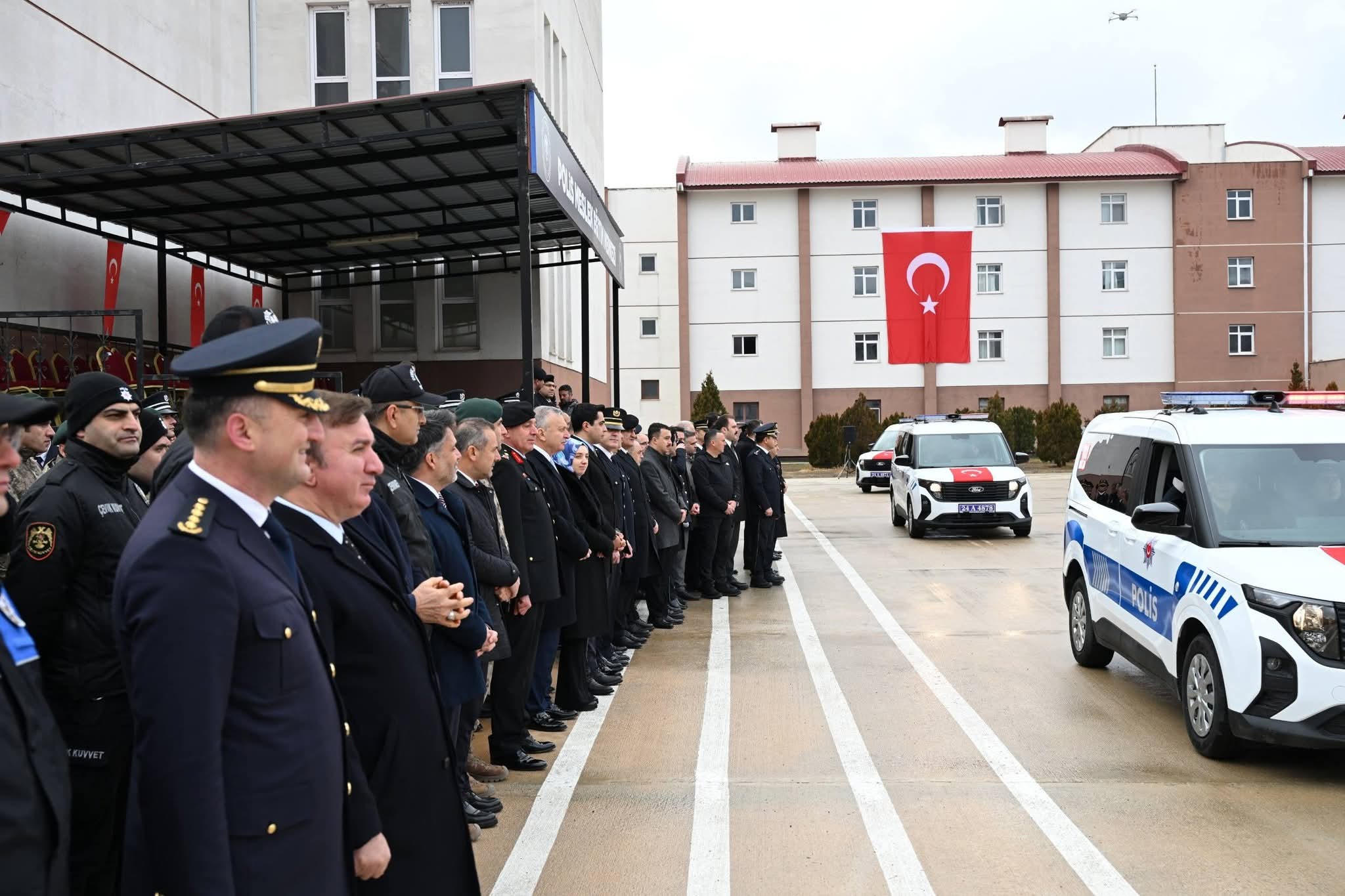 EMNİYET VE JANDARMA ENVANTERİNE 122 YENİ ARAÇ KAZANDIRILDI